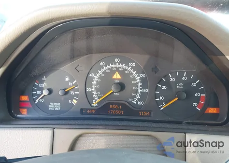 1998 Mercedes-Benz E 320 z USA, uszkodzony, nr VIN WDBJF65F0WA644098